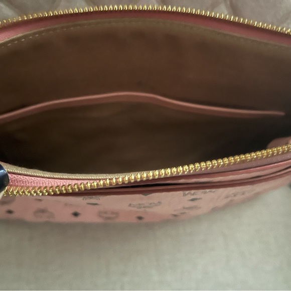 MCM Visetos crossbody or clutch bag 11x8 in pink excellent condition - Picture 4 of 10